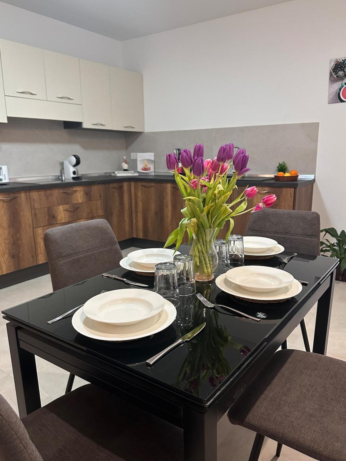 Apartment Court - 3 Bdr Maisonette & 2 Bdr *